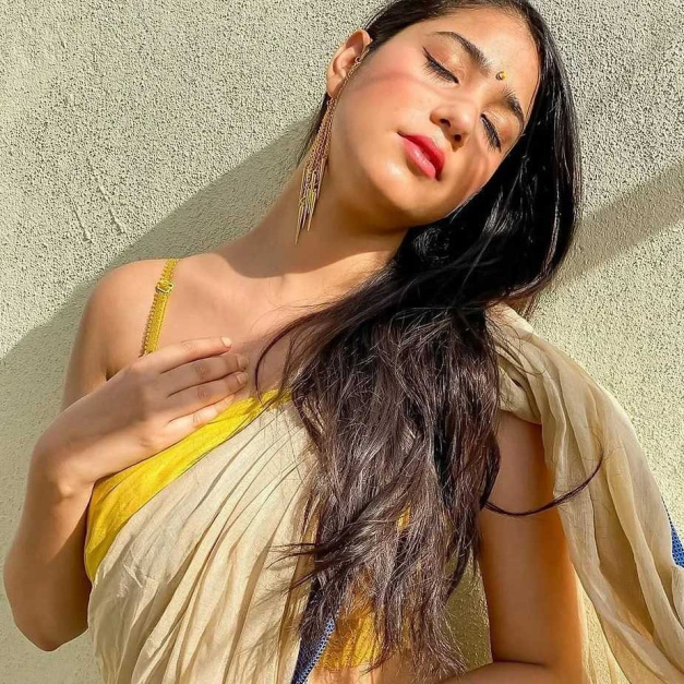 Meet adorable and provocative Bangalore Escort Girls